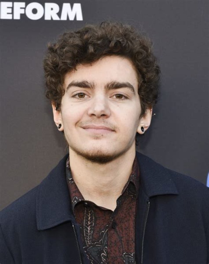 Elliot Fletcher Net Worth