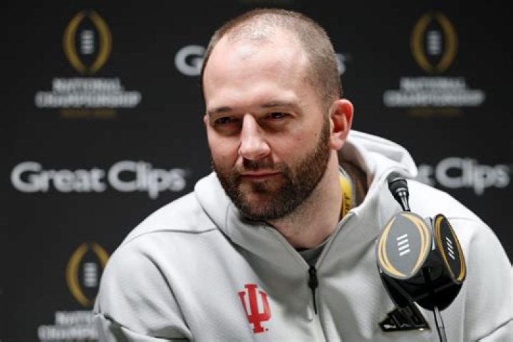 Is Kyle Shanahan following in the footsteps of Mike Shanahan, revealing an NFL coaching dynasty? - SarkariResult