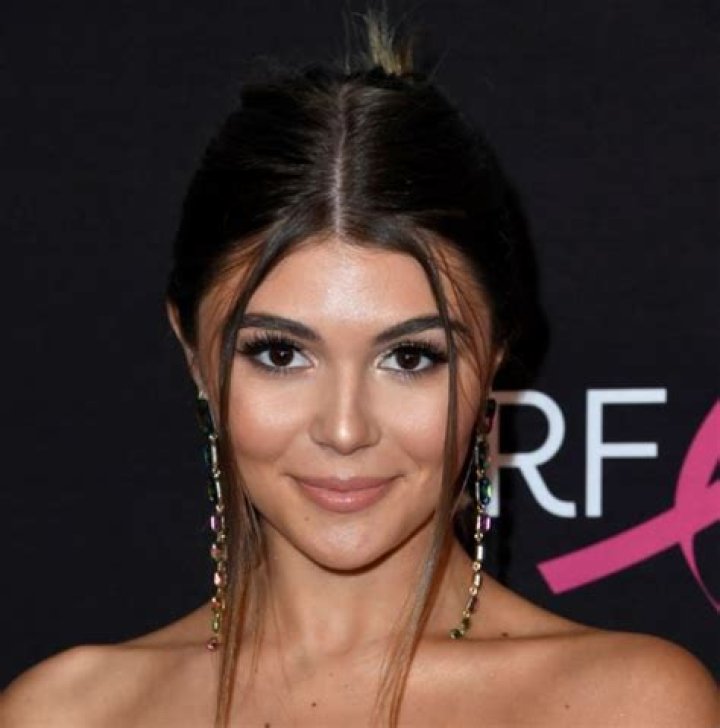 Olivia Jade Giannulli Net Worth: Details About Age, College, Parents, Bf - SarkariResult